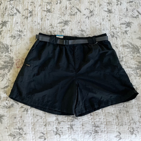 Columbia Women's Sandy River Cargo Short Black 1X with gray Belt - Picture 2 of 9